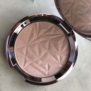 Becca Prismatic Amethyst Highlight